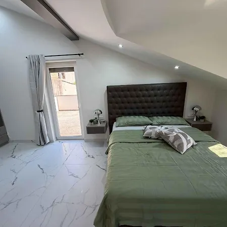 Apartman 9 *
